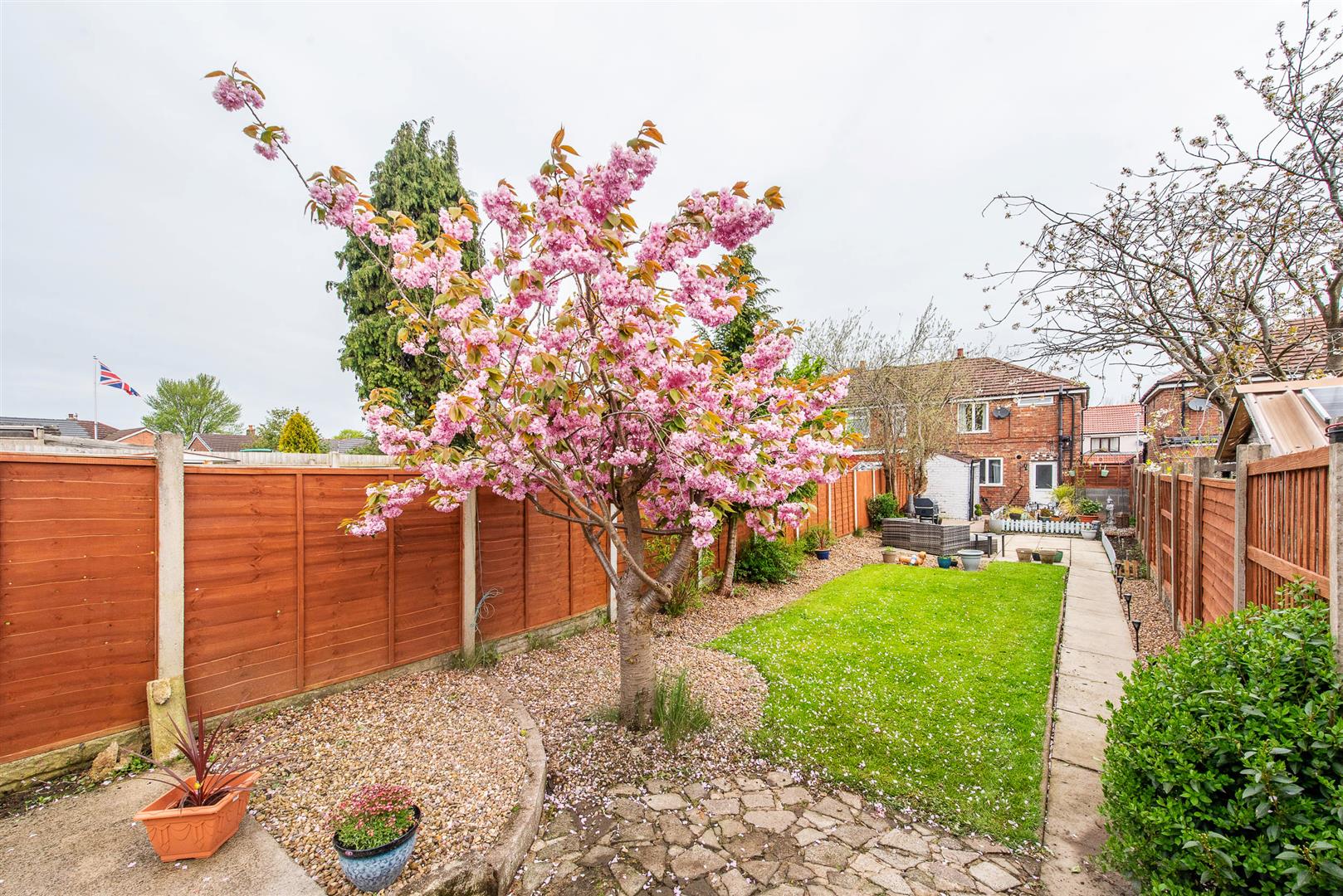 2 bed property in Young Avenue, Leyland